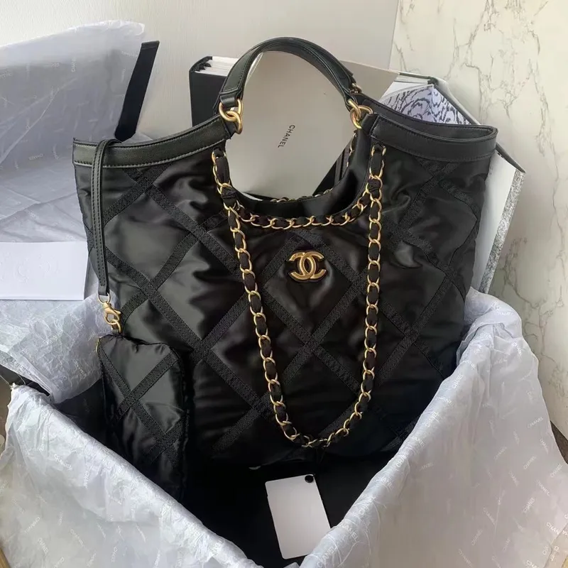 Chanel Diamond-shaped chain shoulder tote bag Replica